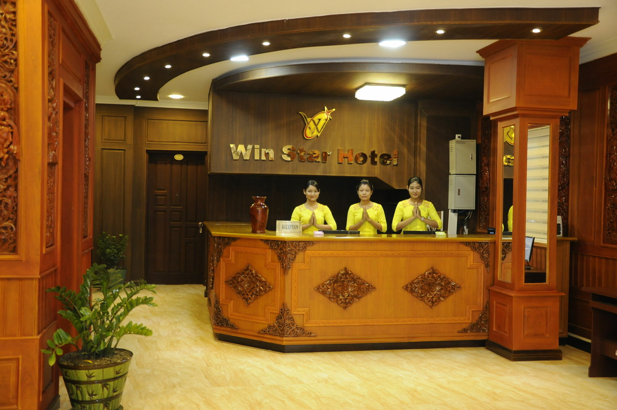 Win Star Hotel Mandalay Esterno foto